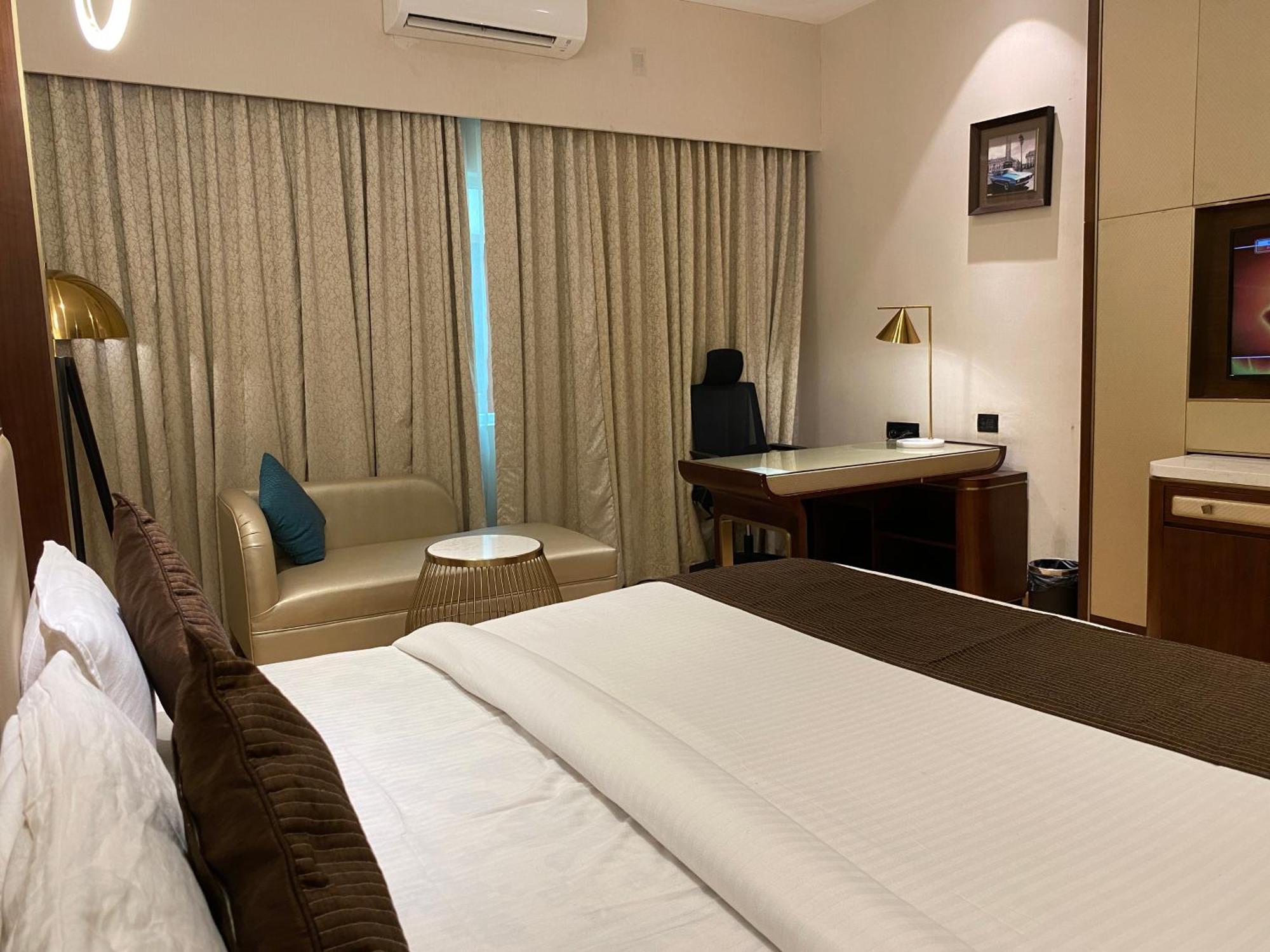 Hotel The Patricians Bilaspur  Exterior photo